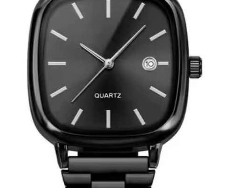 Montre Homme avec calendrier Couleurs disponibles tout noir ou argente noire
