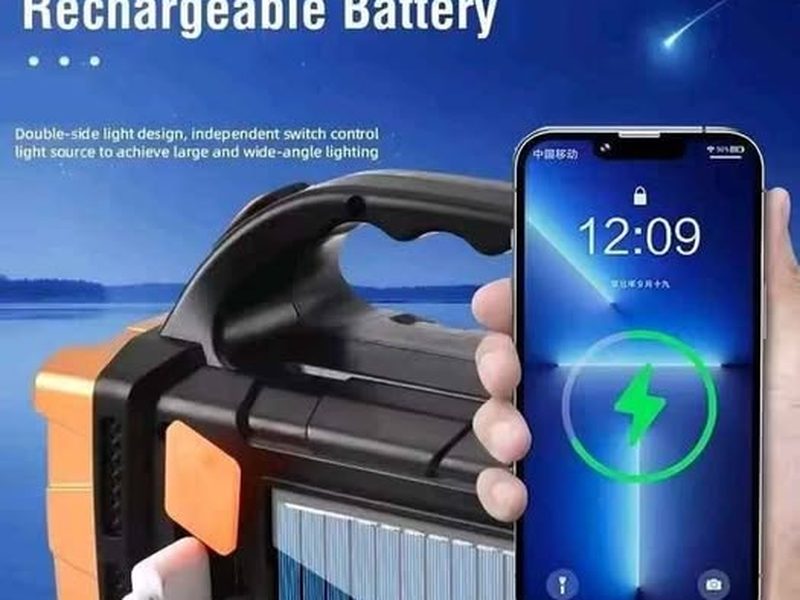 Lampe solaire et électrique avec plusieurs éclairage et powerbank bank