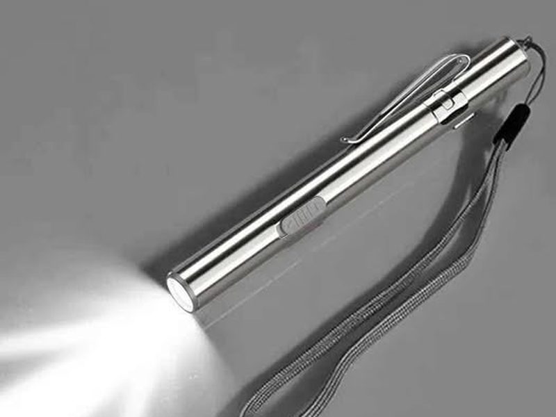 Lampe rechargeable pour corps médical
